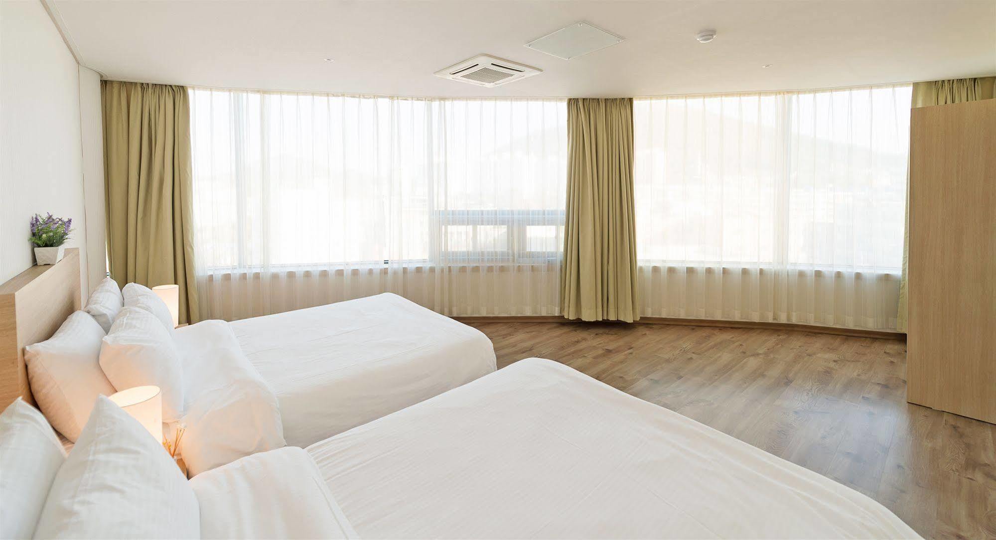 Elena Business Hotel Yeosu Zewnętrze zdjęcie